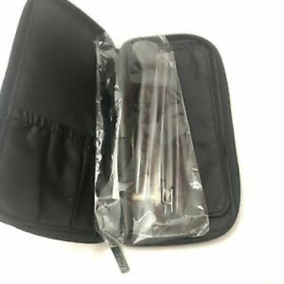 Essential Brush Collection - Picture 7 of 8